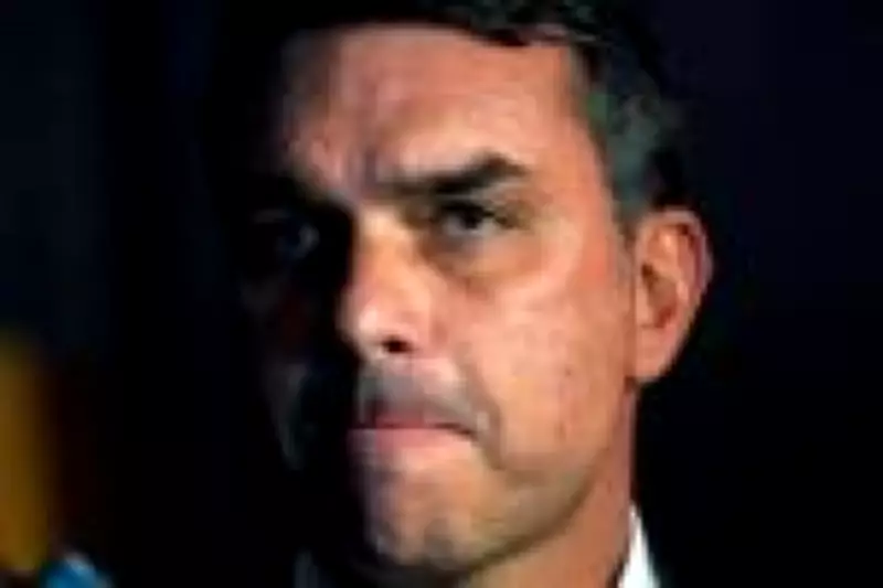 Flávio Bolsonaro mira eleitorado católico para reduzir vantagem de Lula nas pesquisas