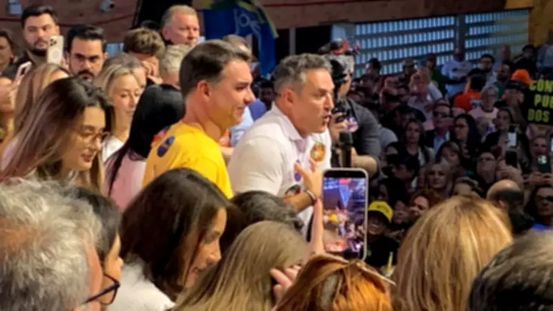 Flávio Bolsonaro participa do lançamento da pré-candidatura de Luciano Zucco ao governo do RS pelo PL