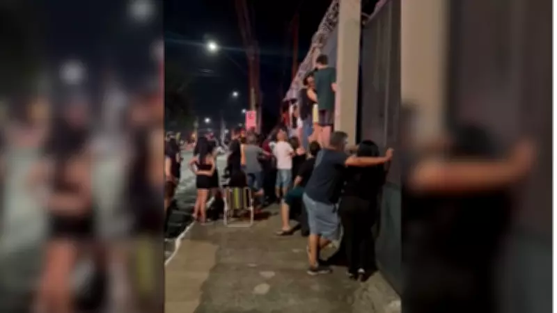 Fãs acompanham show do Guns N' Roses pela grade em Rio Preto, SP, em evento histórico