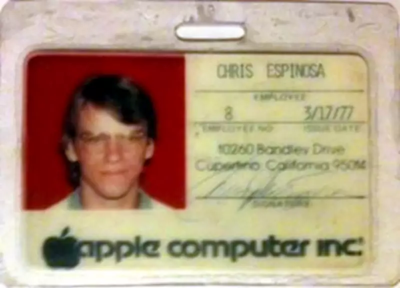 Funcionário mais antigo da Apple completa quase 50 anos na empresa com fortuna em ações