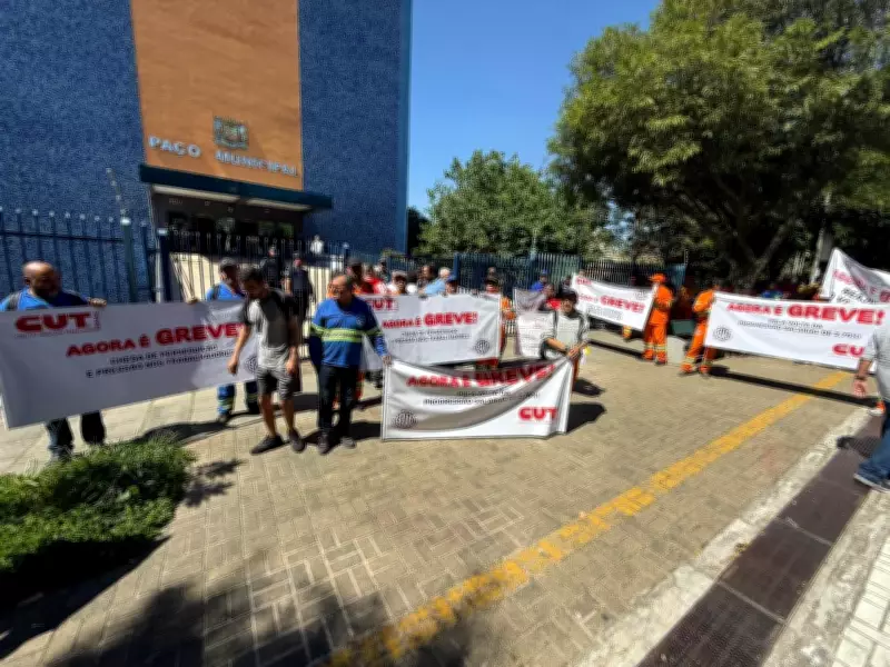 Funcionários da Urbam em greve protestam em São José dos Campos por direitos trabalhistas