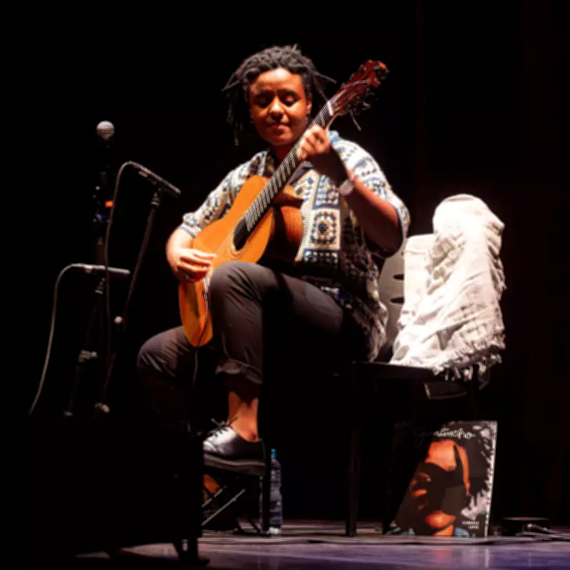 Gabriele Leite encanta plateia no Rio com show que celebra grandes nomes da música brasileira