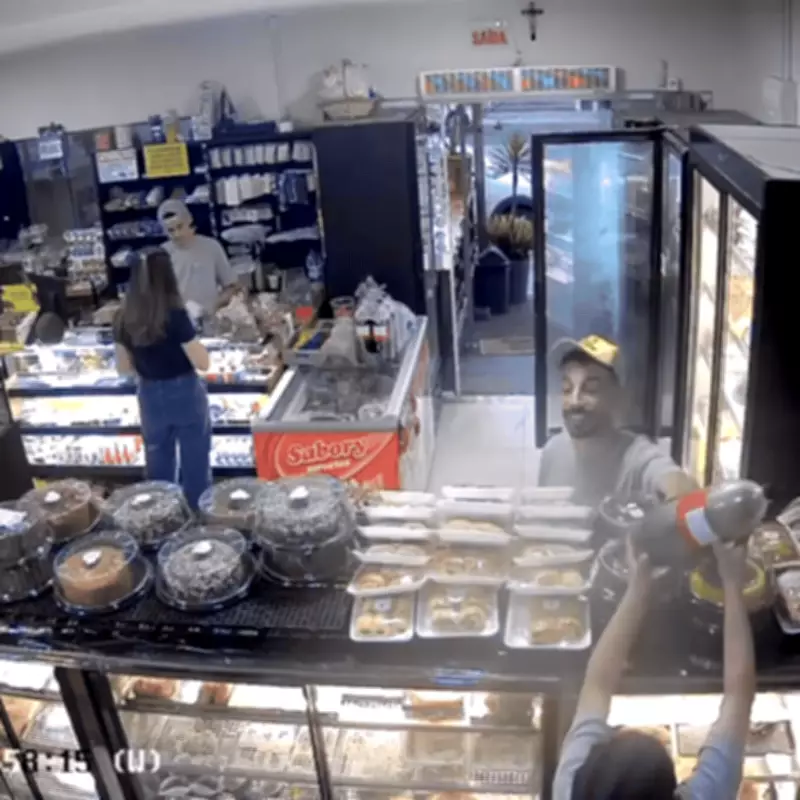 Garrafa de refrigerante congelada explode em panificadora de SC e assusta todos