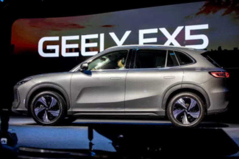 Geely lança sistema híbrido i-HEV para desafiar domínio japonês no mercado automotivo
