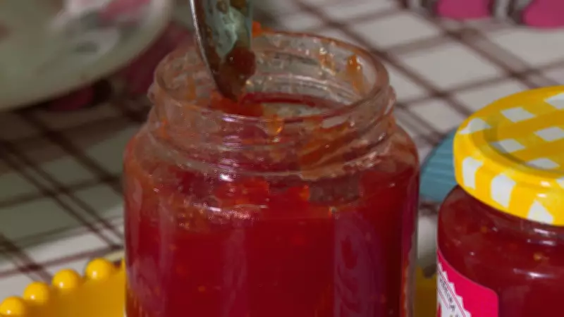 Geleia de tomate com pimenta chilli: receita agridoce de agricultora paranaense