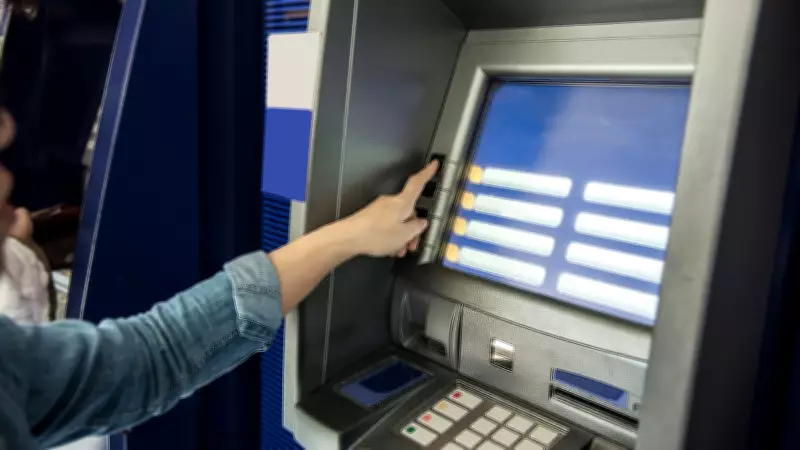 Gerente de banco é preso por fraudar empréstimos usando contas de idosos e falecidos no CE