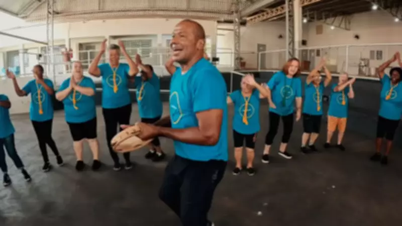 Gingo terapia: capoeira adaptada promove bem-estar a idosos em SP