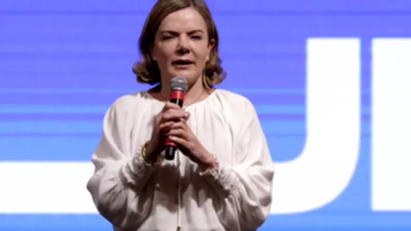 Gleisi Hoffmann rebate declaração misógina de enviado de Trump sobre brasileiras