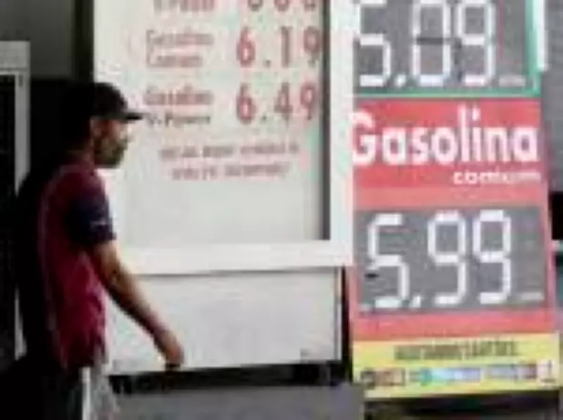 Governo anuncia subsídios para combustíveis, mas alta internacional mantém pressão nos preços