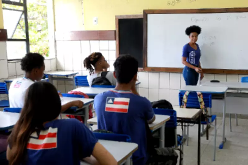 Governo da Bahia abre 46 mil vagas para monitores do Programa Mais Estudo