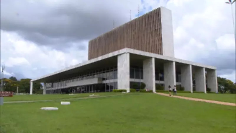 Governo do DF decreta ponto facultativo para servidores nesta quinta-feira