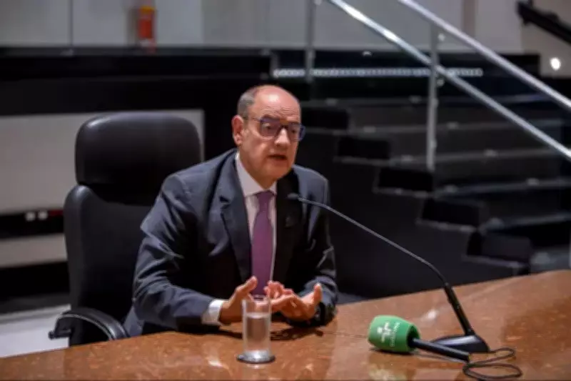 Governo em exercício extingue 3 subsecretarias e exonera mais 306 comissionados