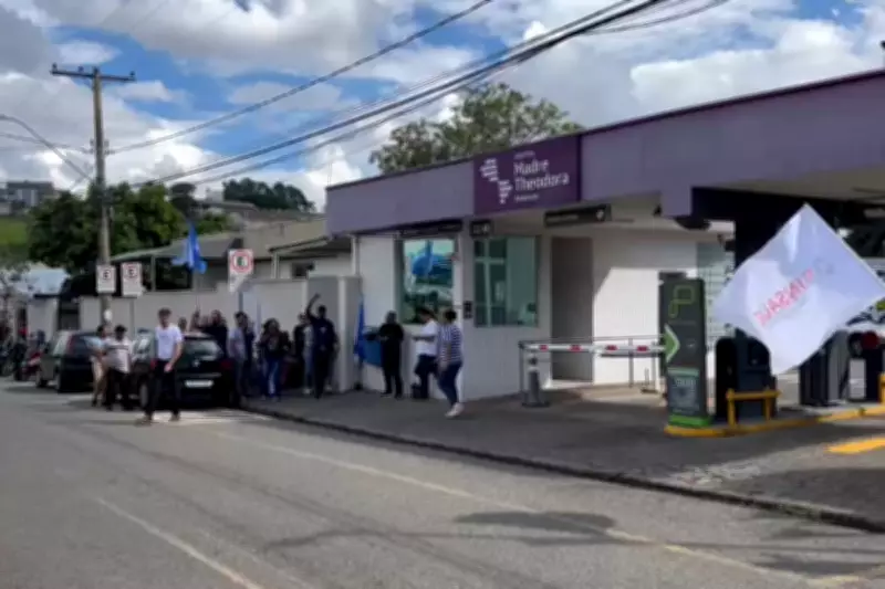 Greve no Hospital Madre Theodora em Campinas: funcionários protestam por direitos trabalhistas