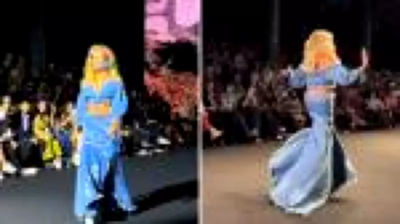 Helô Pinheiro, aos 82 anos, desfila com look ousado no Rio Fashion Week