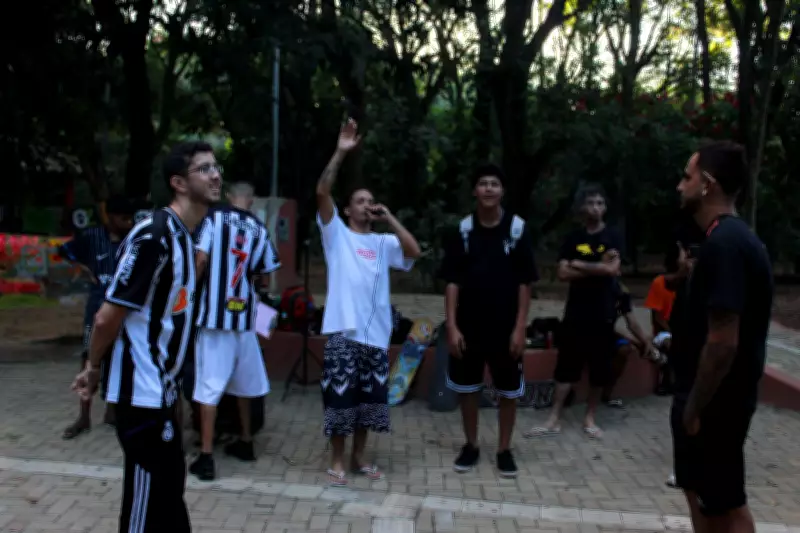 Hip hop transforma vidas de jovens em Divinópolis com projeto cultural gratuito