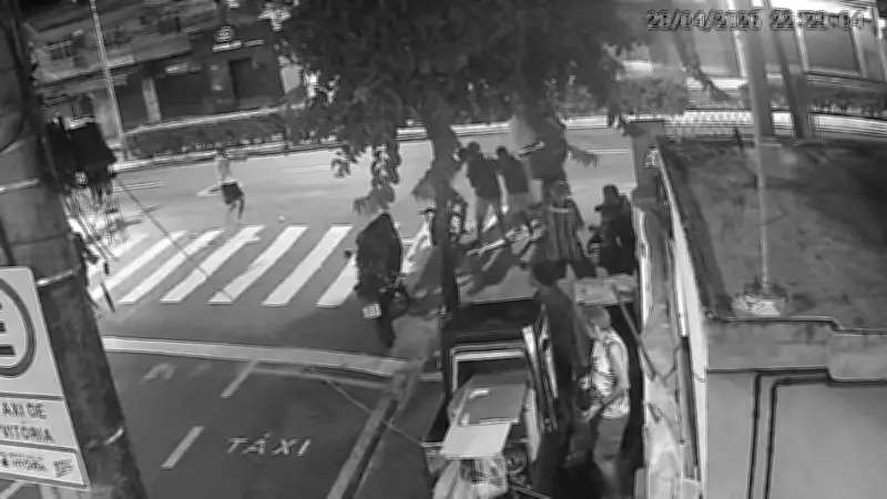 Homem atira em via pública e fere três perto do quartel da PM em Vitória