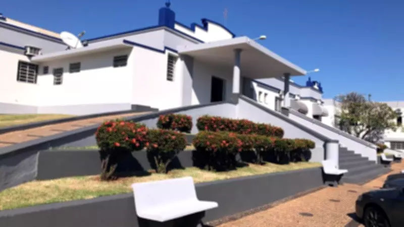 Homem de 46 anos morre após ser esfaqueado pela companheira de 19 anos em Pracinha