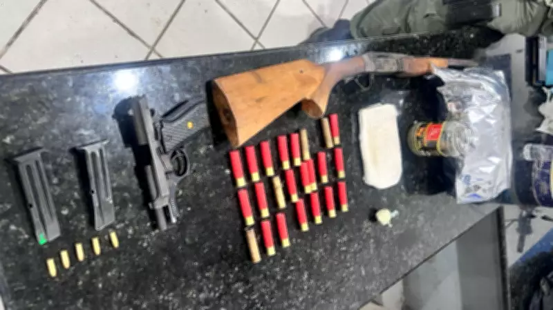 Homem e adolescente de 12 anos são mortos a tiros em Jataúba, PE; polícia apreende armas e drogas