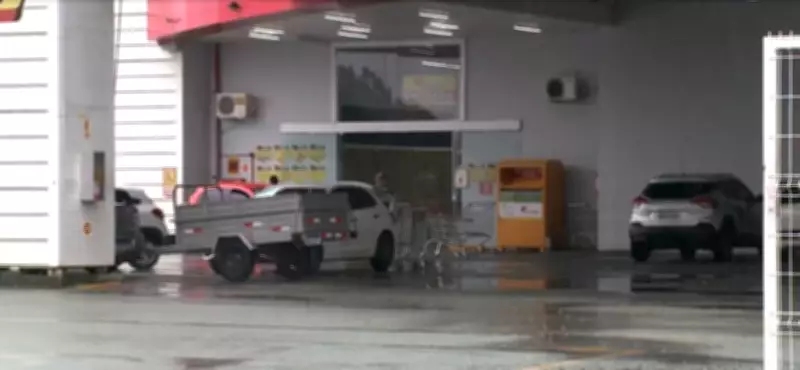 Homem invade supermercado e ataca ex com canivete em Joinville