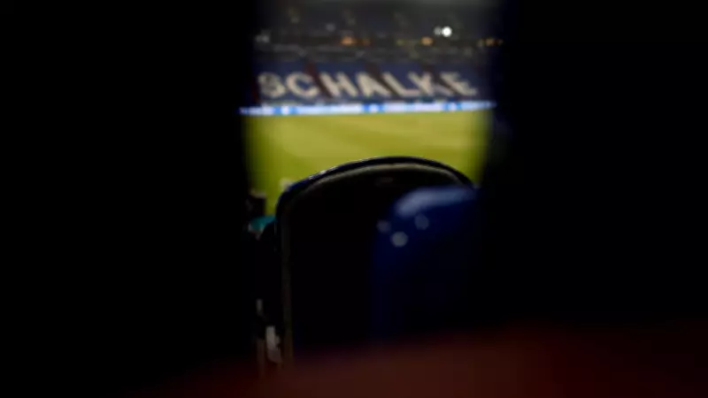Homem morre em banheiro do estádio do Schalke 04 durante visita guiada