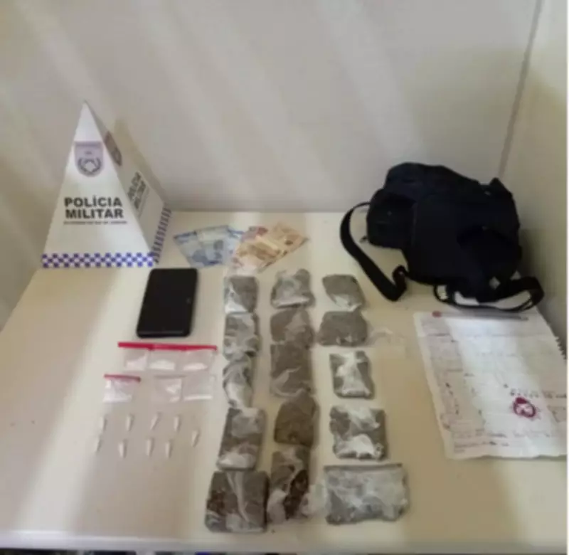 Homem é preso com drogas em Paraty após denúncias; adolescente apreendido