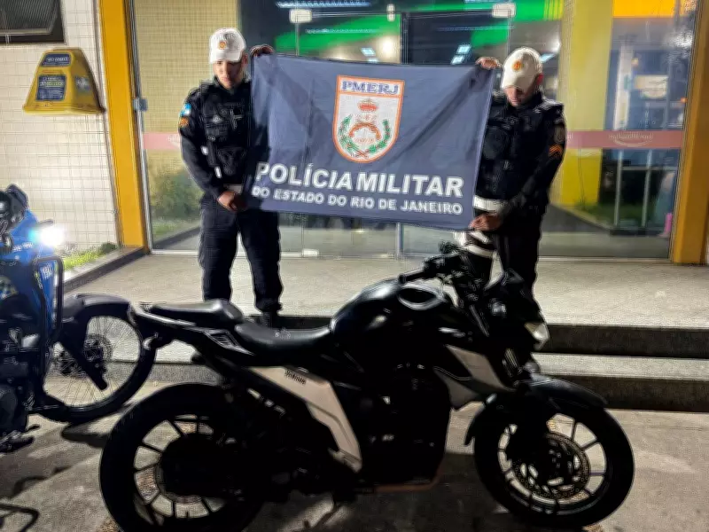 Homem é preso com moto clonada e drogas após tentativa de fuga em Macaé