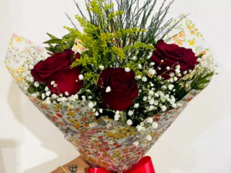 Homem é preso em Araxá por enviar flores e bolo à ex-mulher, violando medida protetiva