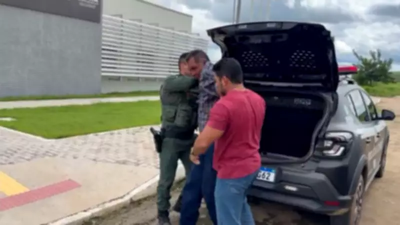 Homem preso no CE por ameaçar com faca funcionário que tentava cortar água