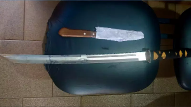 Homem é preso por agredir companheira com espada samurai e faca em São José do Rio Preto