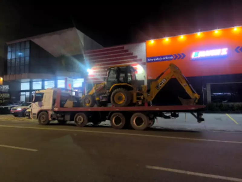 Homem é preso transportando retroescavadeira furtada na rodovia Mogi-Bertioga