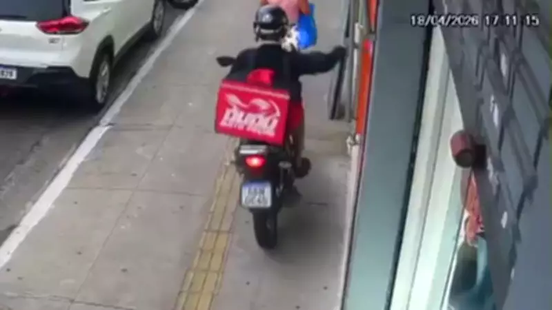 Homem se passa por motoboy para roubar celular de mulher na zona norte de São Paulo