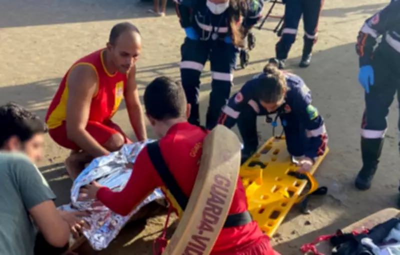 Homem suspeito de importunação sexual é agredido por populares em praia de Aracaju