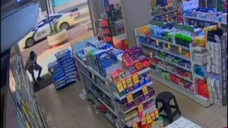 Homem tenta furtar farmácia 'de fininho' em Londrina, vê PM e devolve produtos antes de abordagem