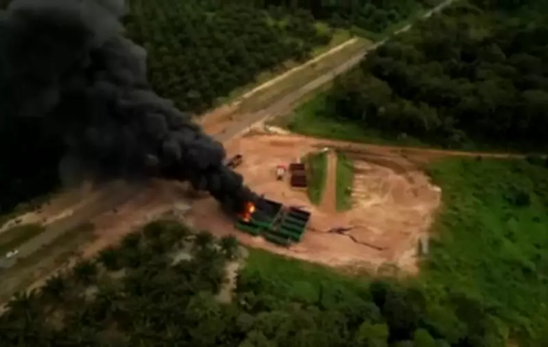 Homens encapuzados incendeiam caminhões de dendê em Irituia; suspeito morre em confronto com PM