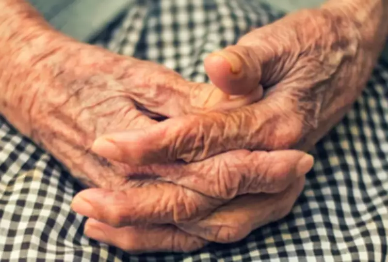 Idoso de 83 anos com larvas no corpo segue internado em MS sob investigação por maus-tratos