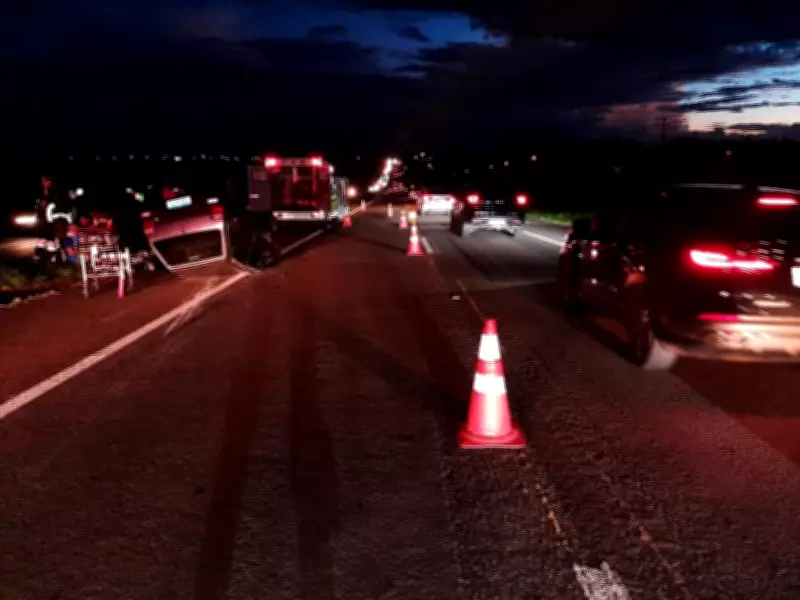 Idoso perde controle e carro capota na BR-153 em Bady Bassitt, SP
