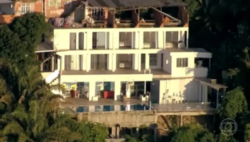Imagens exclusivas mostram festa de traficante em mansão no Vidigal, Rio