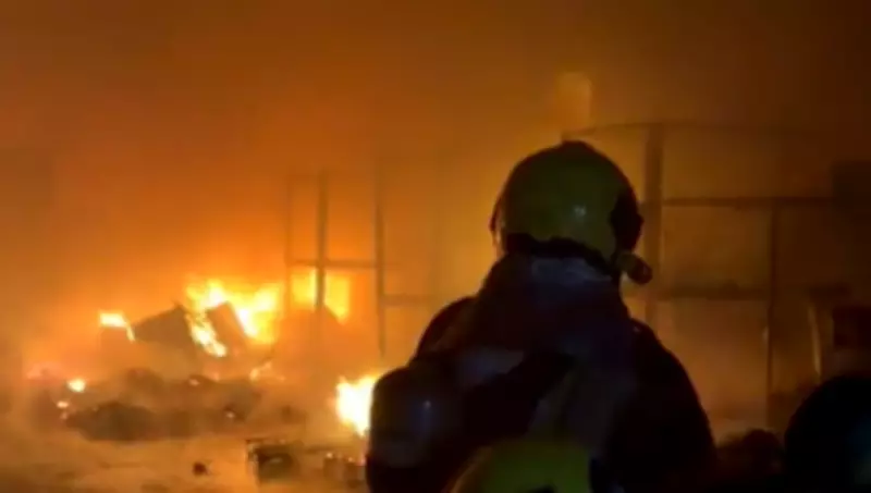 Incêndio consome galpão comercial em Aracaju; bombeiros controlam chamas sem vítimas