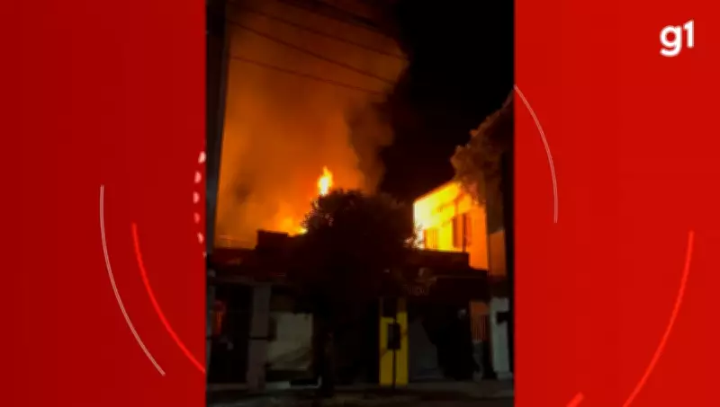 Incêndio de grandes proporções destrói duas lojas e atinge casarão em Caratinga