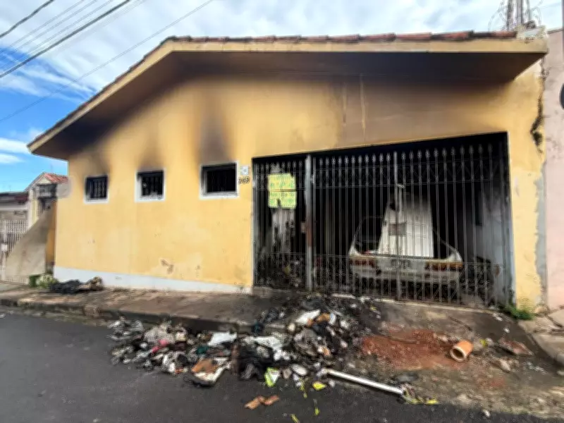 Incêndio destrói casa e carro no centro de Bauru; morador escapa ileso