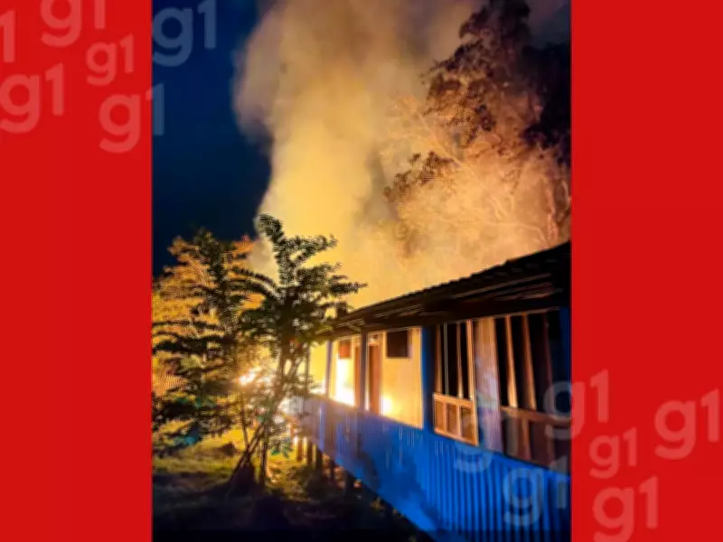 Incêndio destrói três salas e material escolar em escola rural no Acre