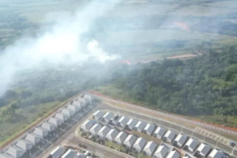 Incêndio em aterro em Taubaté mobiliza bombeiros e assusta moradores