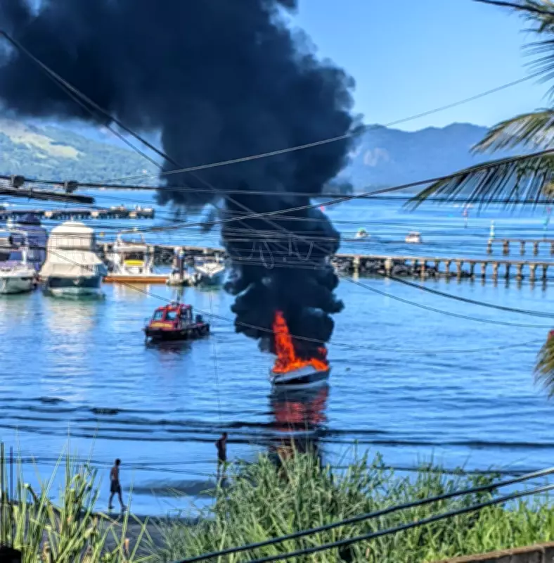 Incêndio em embarcação deixa dois feridos após explosão em Angra dos Reis