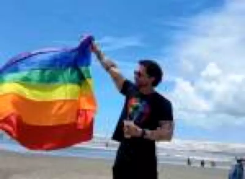 Influenciador gay Carlos Filhar tem morte confirmada após carta de despedida nas redes