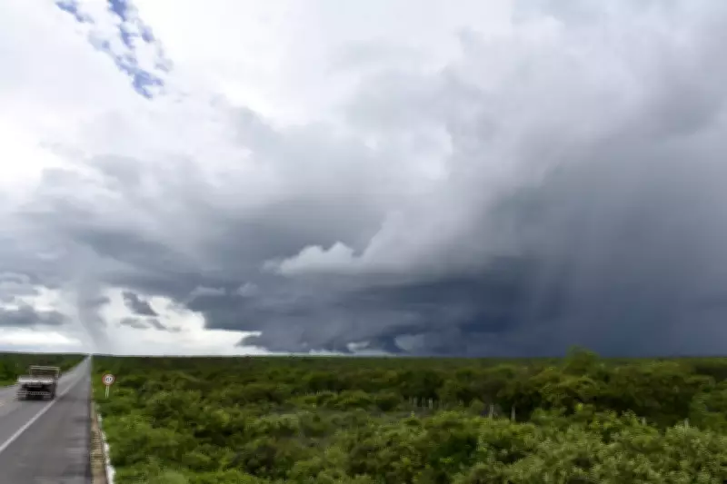 Inmet emite alerta amarelo para chuvas em todo o Rio Grande do Norte nesta segunda