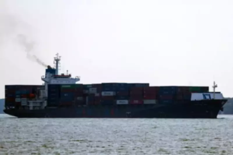 Irã ataca navios no Estreito de Ormuz e apreende dois porta-contêineres em represália