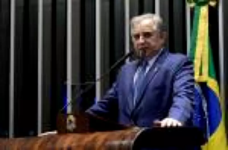 Izalci Lucas aposta em voto útil e denúncias do BRB para superar apoio de Michelle a Celina no DF