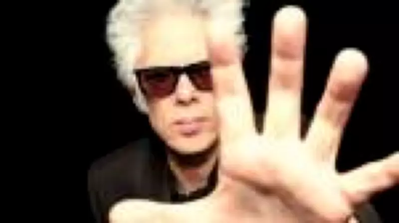 Jim Jarmusch, aos 73, reafirma seu estilo indie com 'Pai Mãe Irmã Irmão' premiado em Veneza