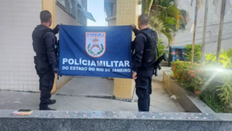 Jovem de 25 anos preso e adolescente apreendido por tráfico de drogas em Três Rios
