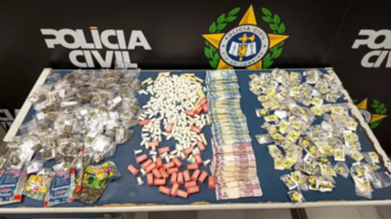 Jovem preso e dois adolescentes apreendidos por tráfico de drogas em Angra dos Reis